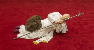 Maurizio Cattelan, La Nona Ora, 1999